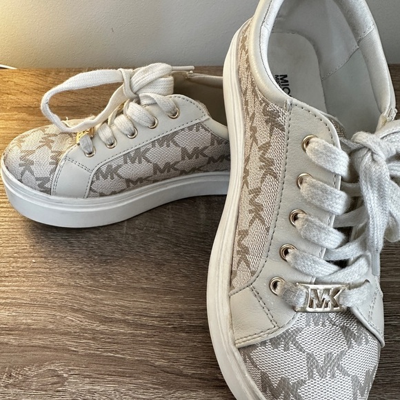 Michael Kors Kids Sneakers in White and Tan - Picture 5 of 6